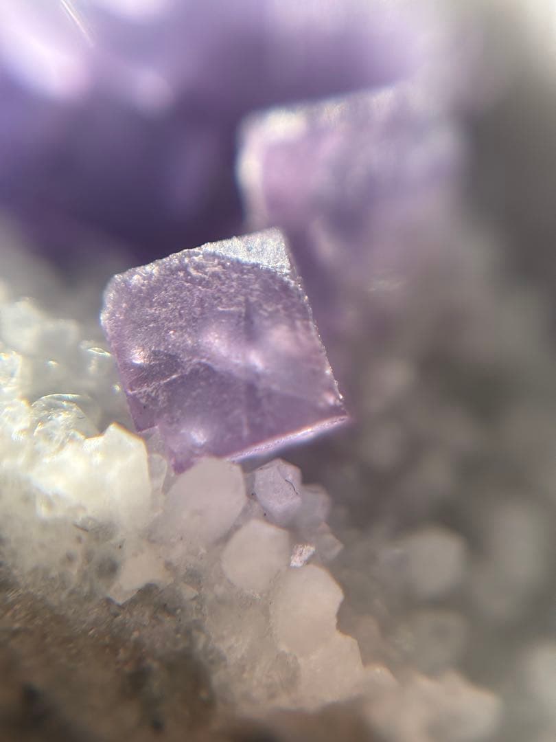 中国 ヤオガンシャン産　パープルブルー　フローライト　水晶　共生鉱物　鉱物標本