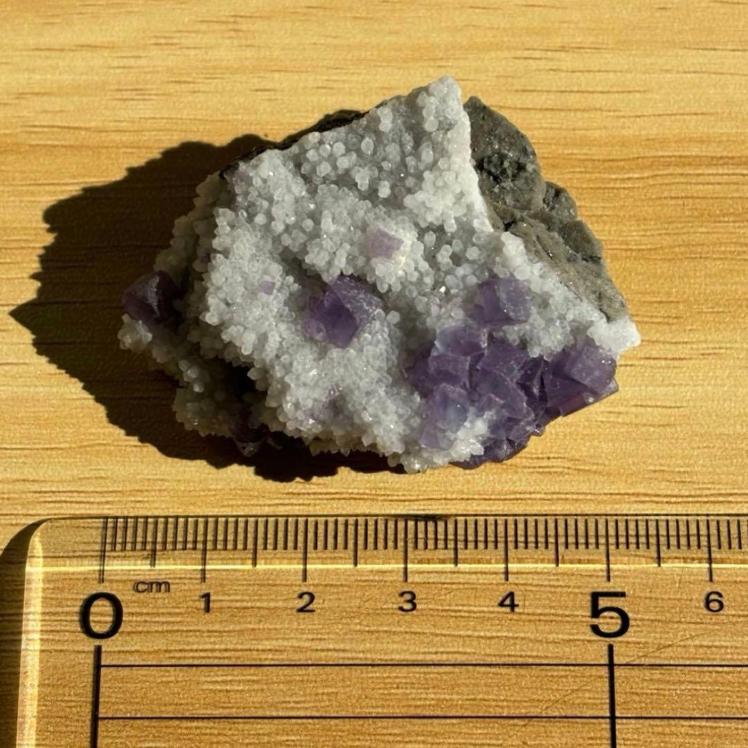 中国 ヤオガンシャン産　パープルブルー　フローライト　水晶　共生鉱物　鉱物標本