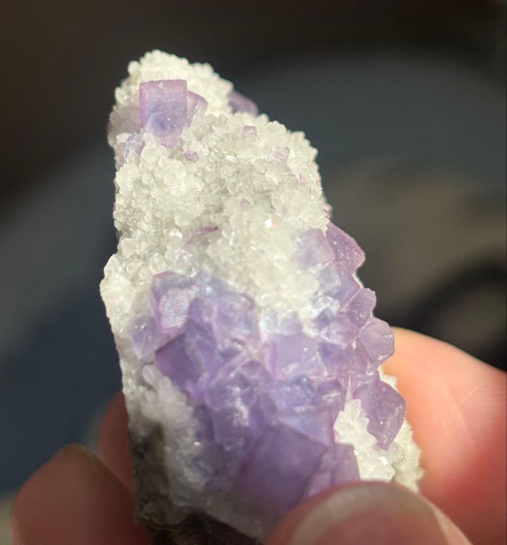 中国 ヤオガンシャン産　パープルブルー　フローライト　水晶　共生鉱物　鉱物標本