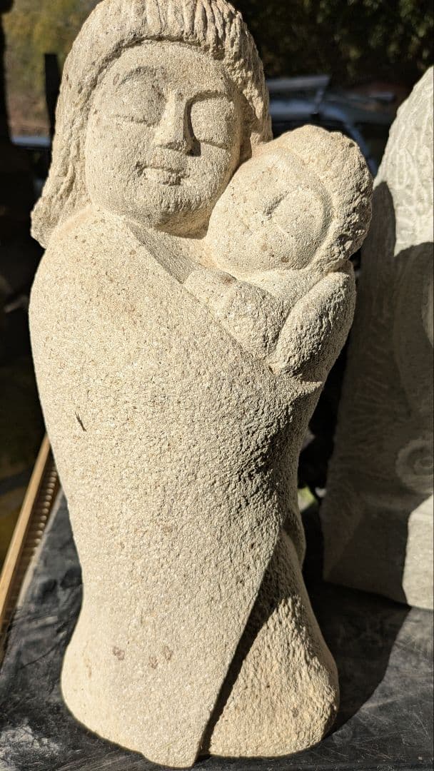 石彫、母子、愛、日本人による彫刻、倉田辰彦作