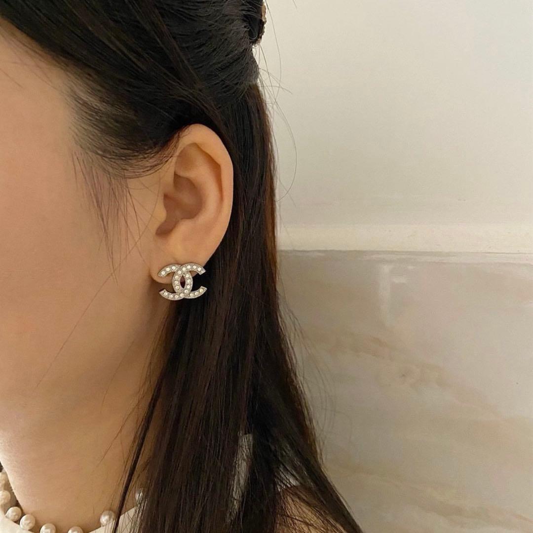 新品未使用 CHANEL シルバーピアス シャネル アクセサリー