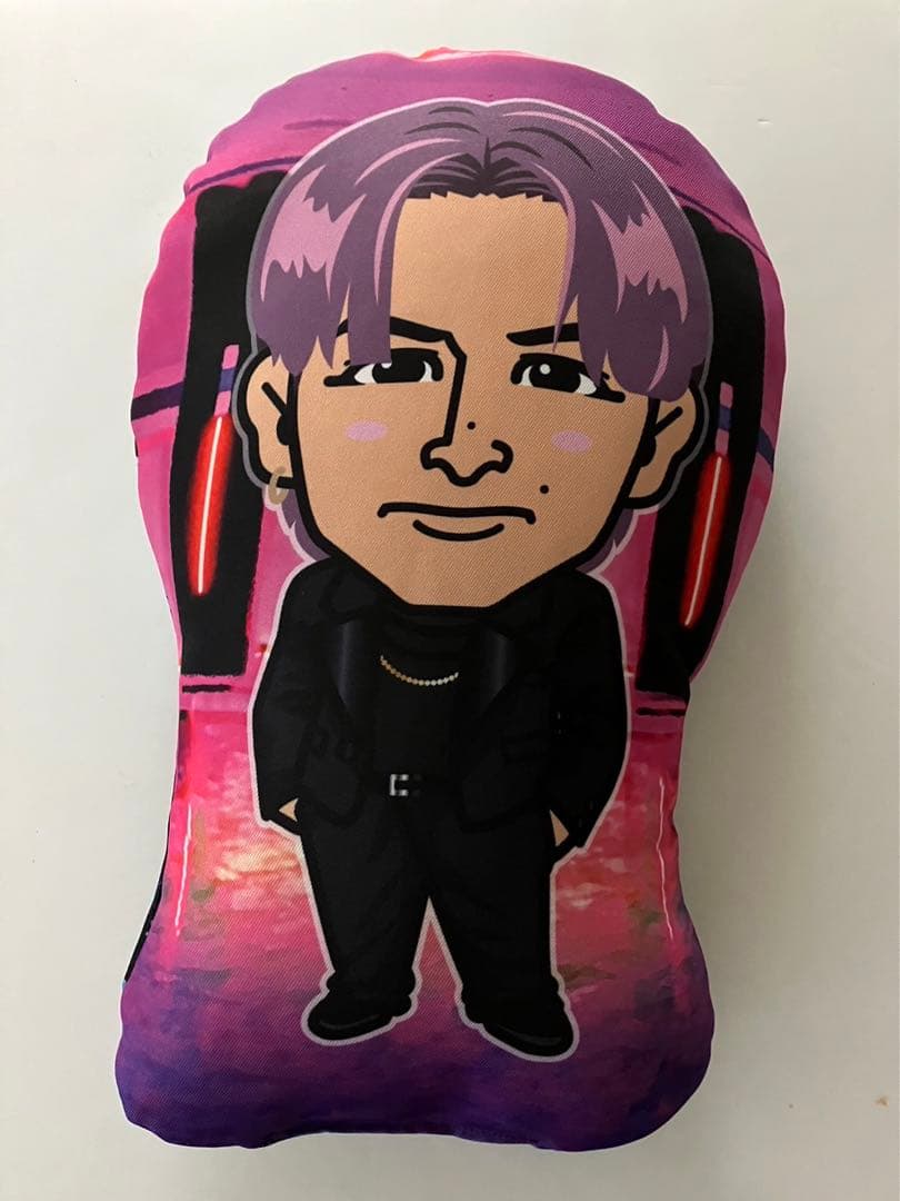 与那嶺瑠唯 クッション INVISIBLE LOVE THE RMPAGE