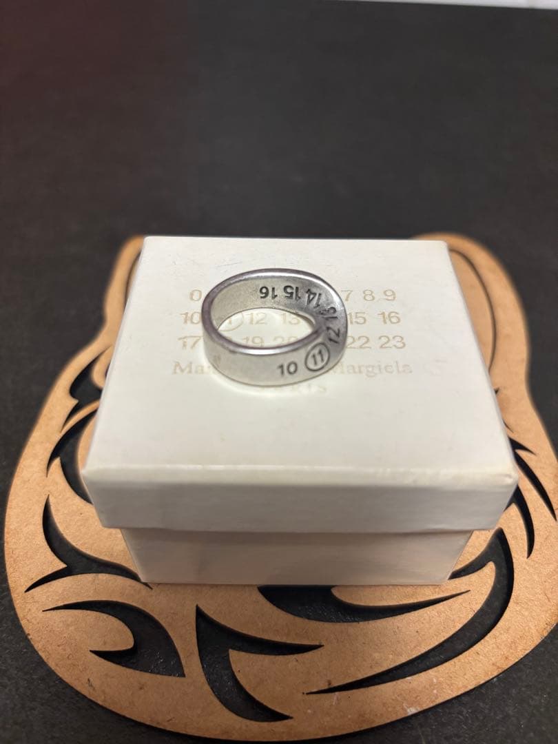 マルジェラ　ツイストリング