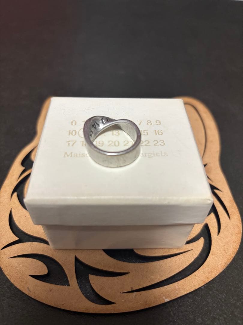 マルジェラ　ツイストリング