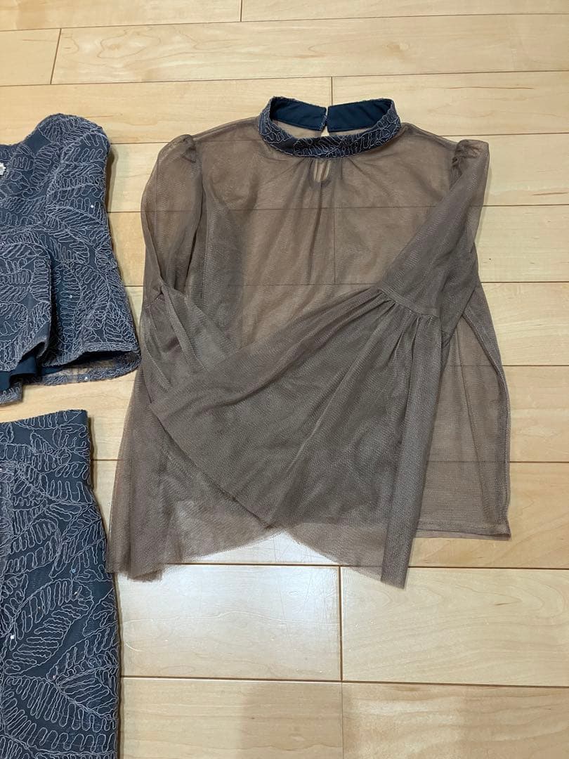 k*︎様 【leja】スパンコールビジューボタンセットアップワンピース グレー