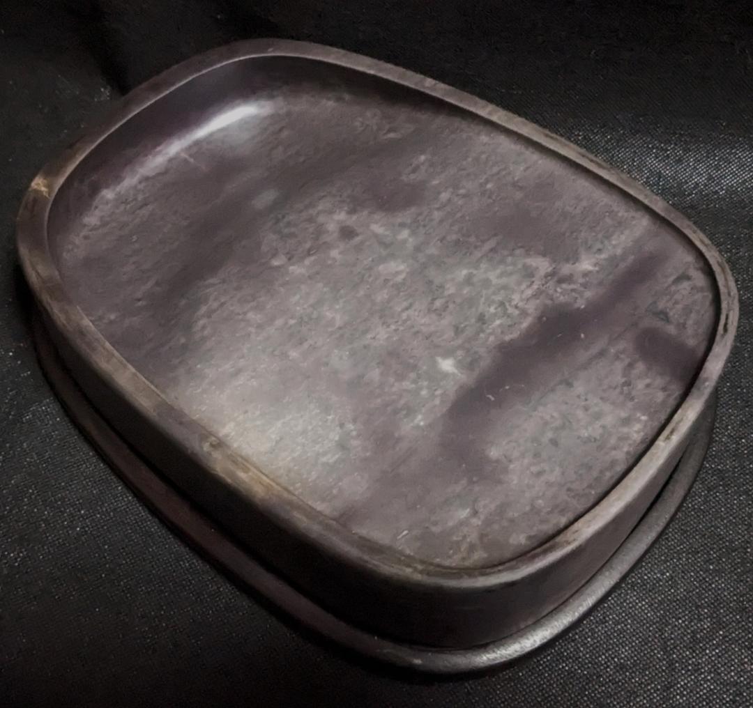 【端渓硯】◆蕉葉白・胭脂暈・雨滴青花・魚脳凍・金線の美石◆唐木天地蓋◆約十吋楕硯