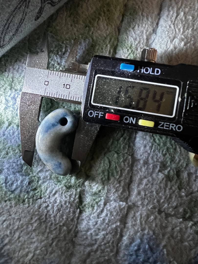 糸魚川翡翠　入コン沢　勾玉　青翡翠