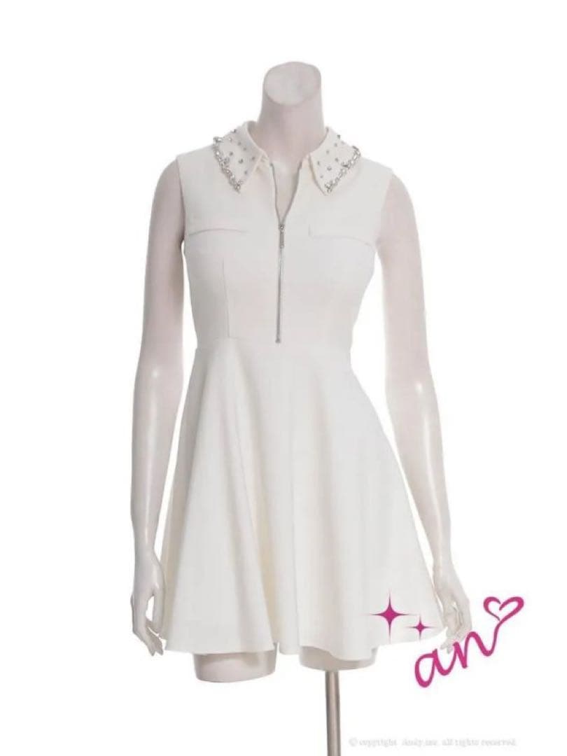 an ビジュー付きホワイトドレス
