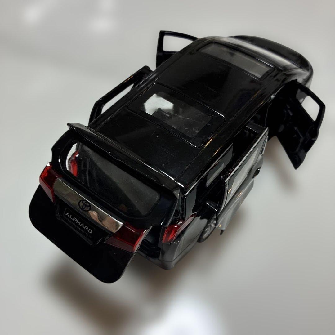 トヨタ アルファード ミニカー 開閉可能なドア