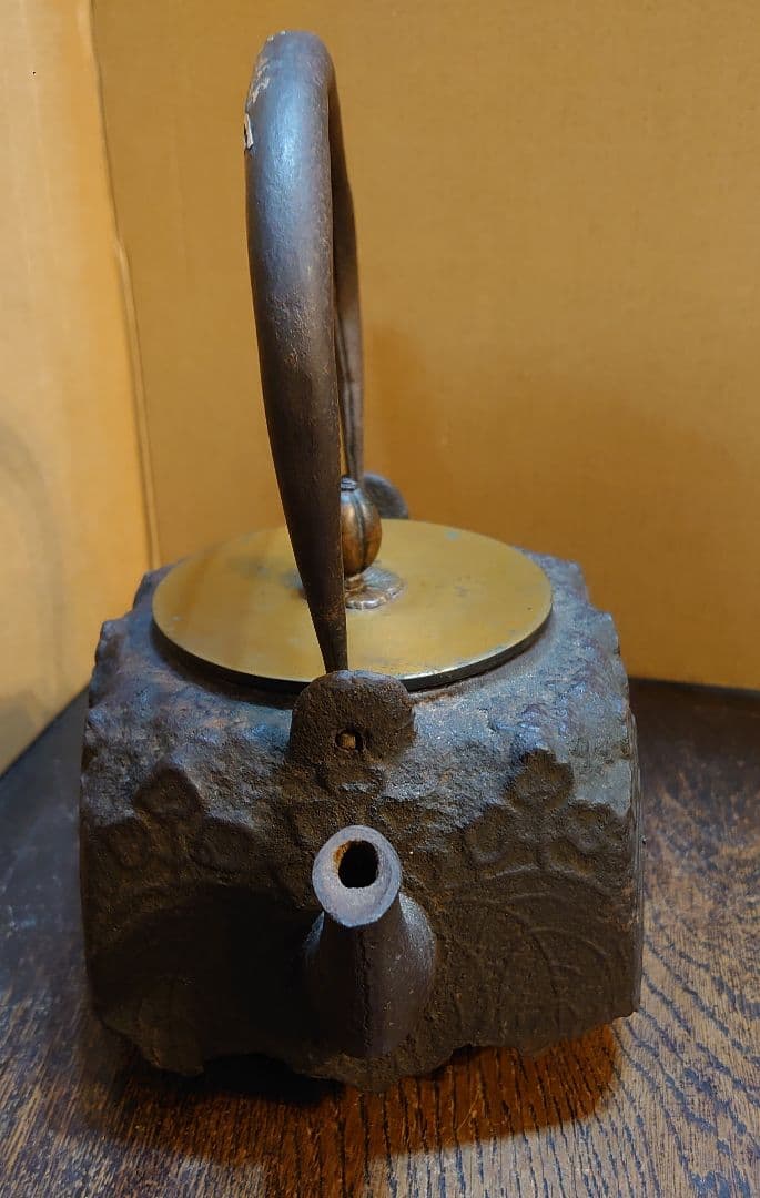 【京鉄瓶】『四方桐紋持ち手象嵌鉄瓶／龍雲堂造』箱付 横最大17cm 高さ21.5