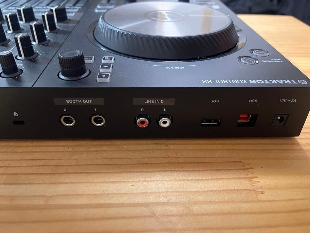 Traktor Kontrol S3 DJコントローラー