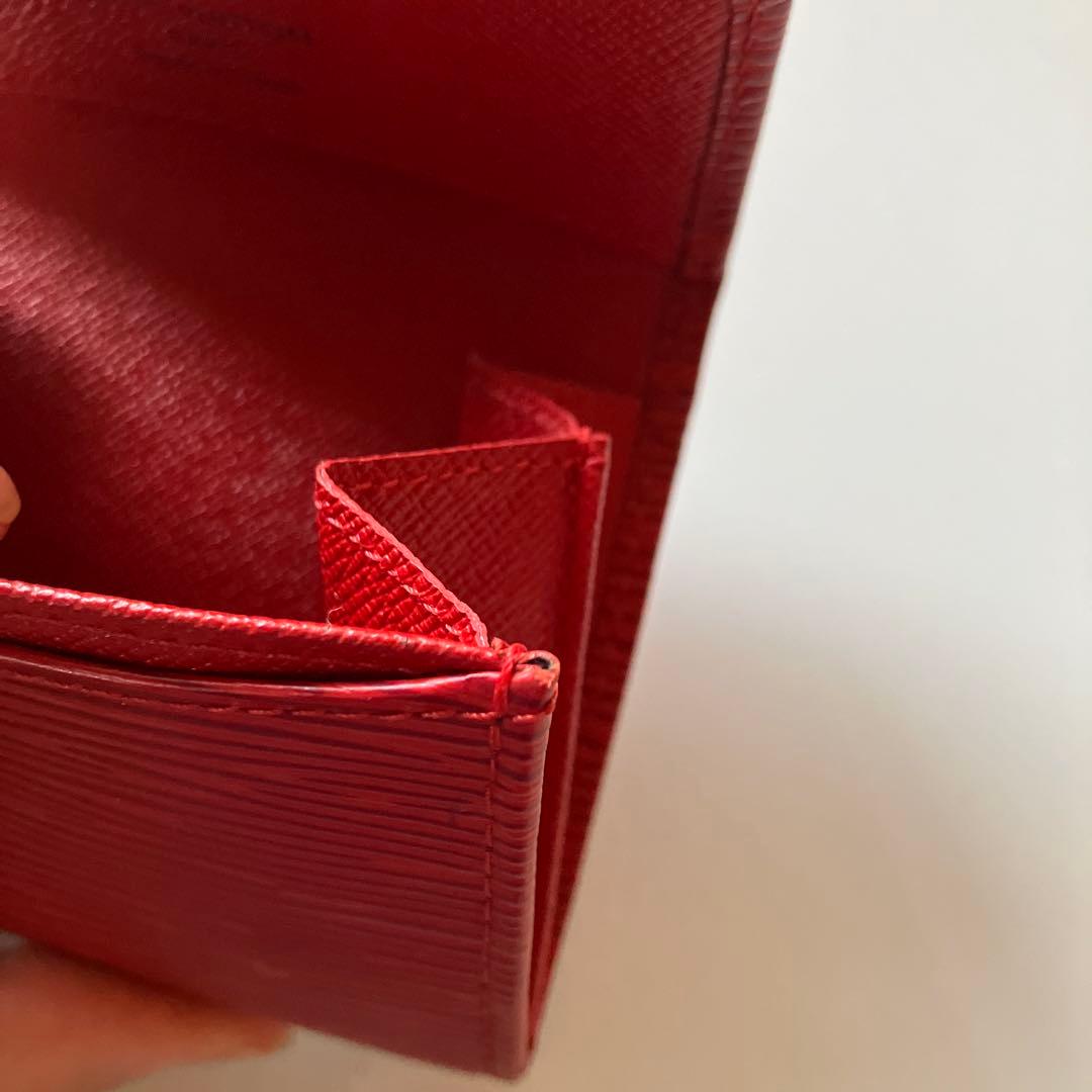 Louis Vuitton エピレザー 二つ折り財布 レッド