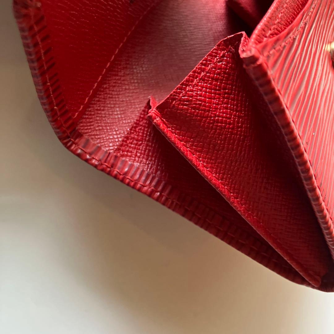 Louis Vuitton エピレザー 二つ折り財布 レッド