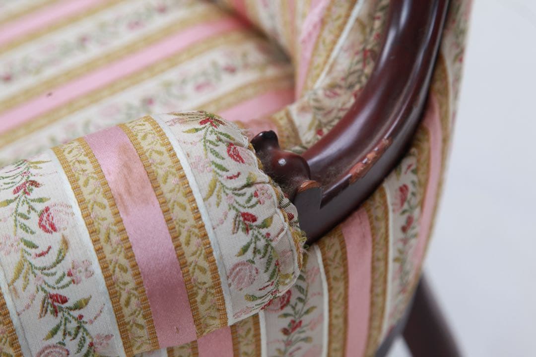 ロココ調アンティーク装飾的なカウチ ピンクストライプ