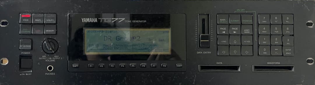 Yamaha TG77 シンセサイザー