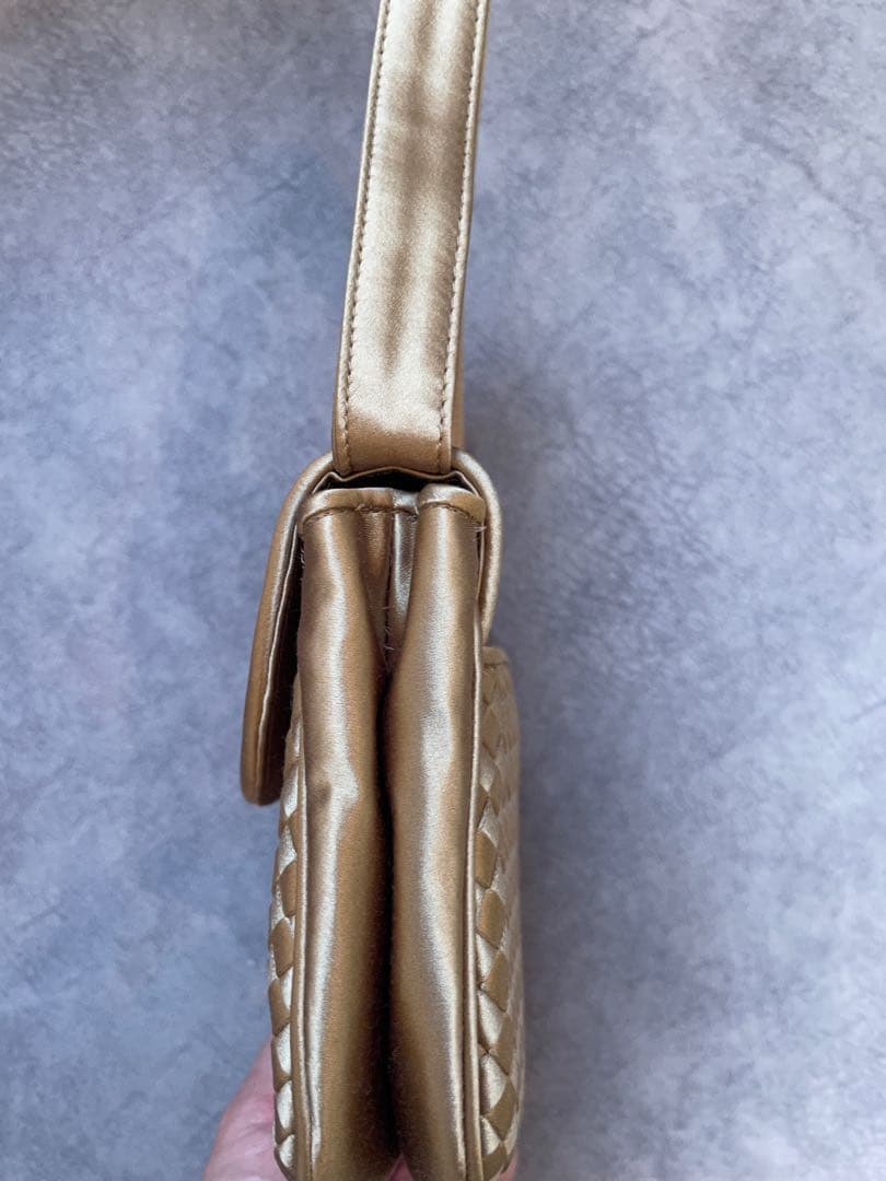 早い者勝ち‼︎ ボッテガヴェネタ　イントレチャート シルクサテンミニバッグ