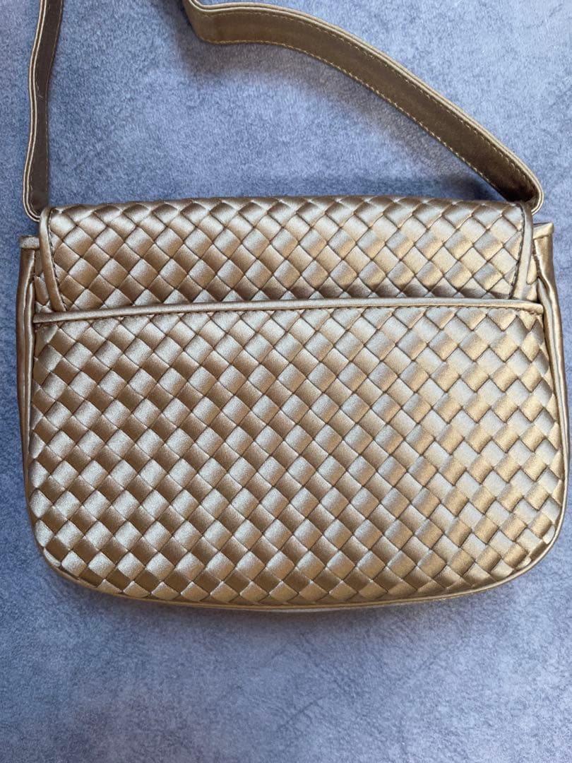 早い者勝ち‼︎ ボッテガヴェネタ　イントレチャート シルクサテンミニバッグ