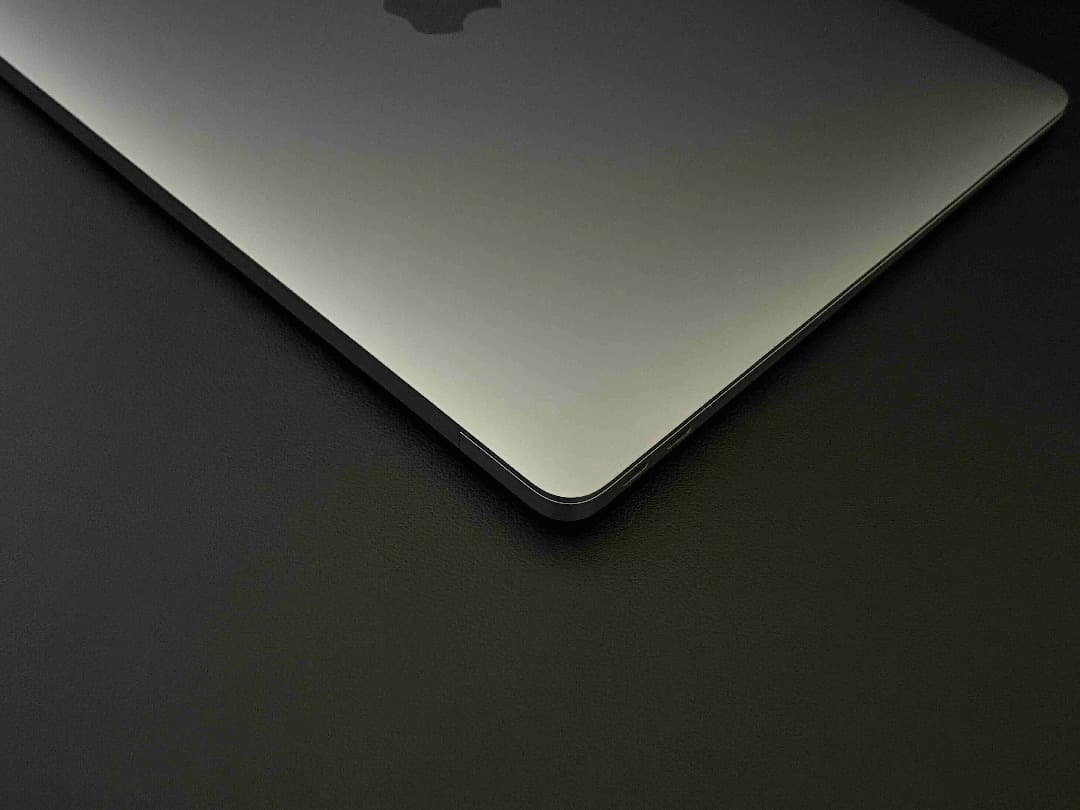 【美品】MacBook Air（M1,2020）13.3㌅ 16GB CTO