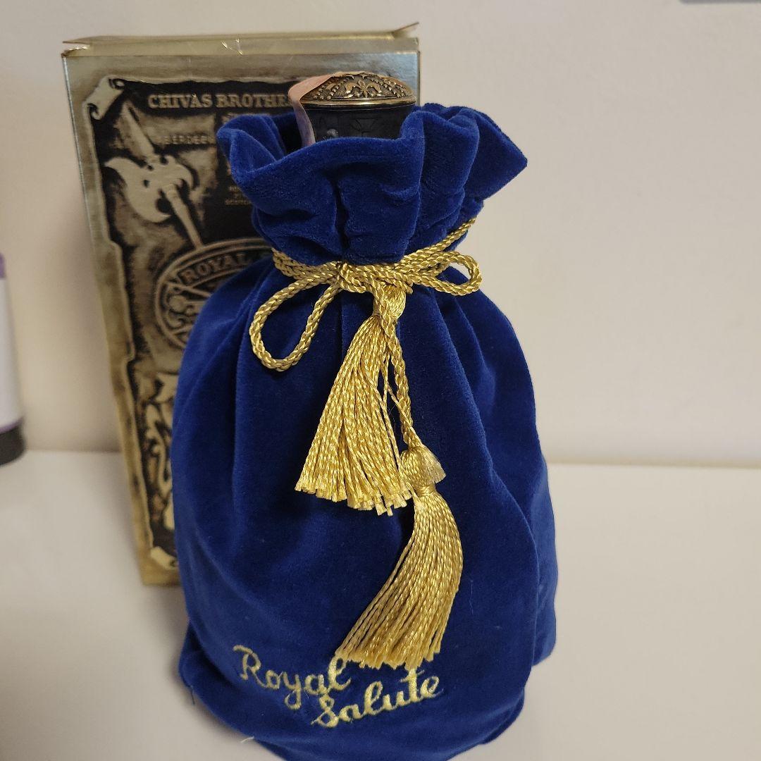 シーバスリーガル ロイヤルサルート　21年 青 陶器ボトル