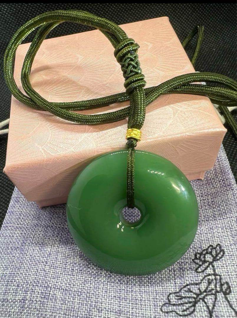 天然和田玉碧玉翡翠アップルグリーン平安ボタンのネックレスAB1063