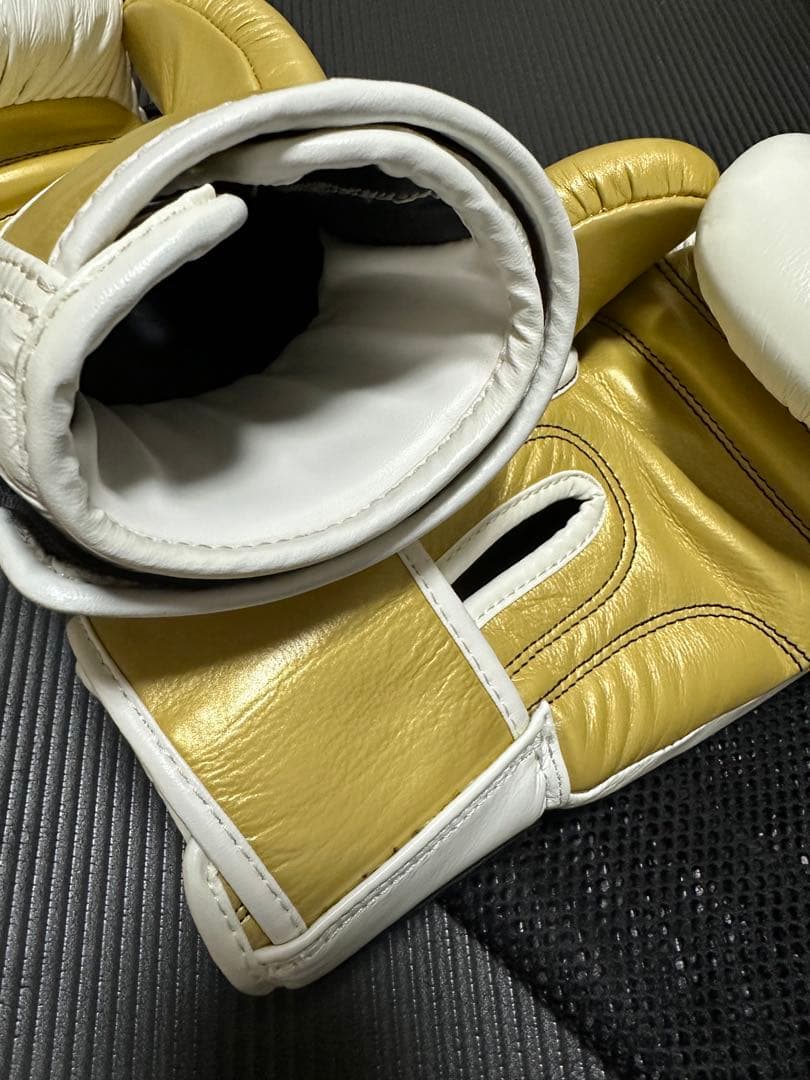 WINDY ボクシンググローブ ホワイト/ゴールド　BGVH 12OZ