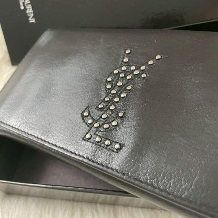 イブサンローラン YSL 二つ折り 財布 スタッズ ロゴ 黒 ブラック 正規品