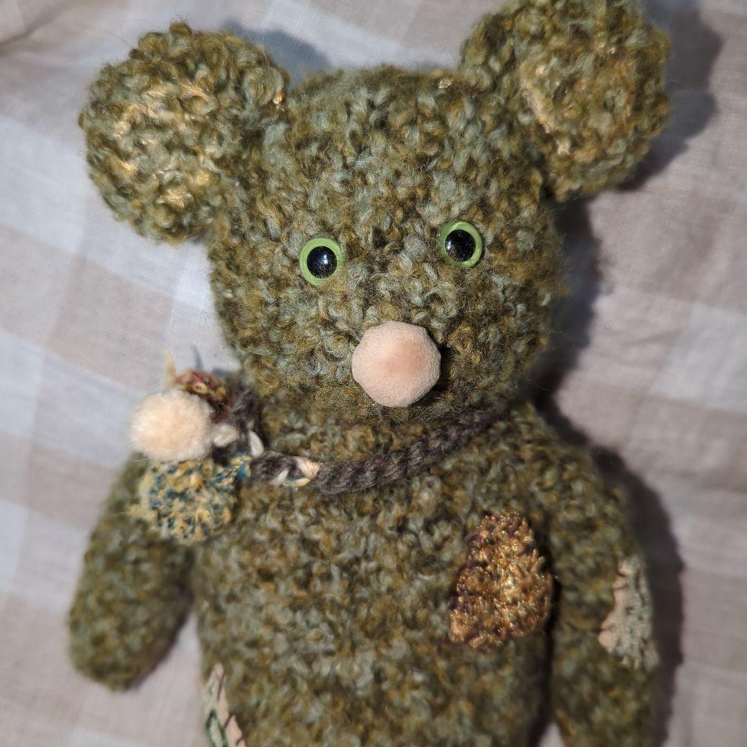 テディベア　緑色のクマ　熊　編みぐるみ　元気の出る顔