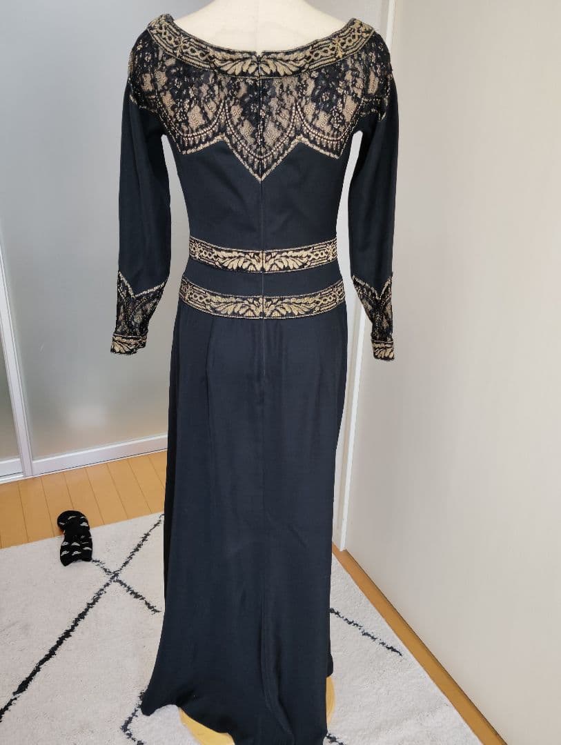 タダシショージレース装飾付き黒ロングドレス