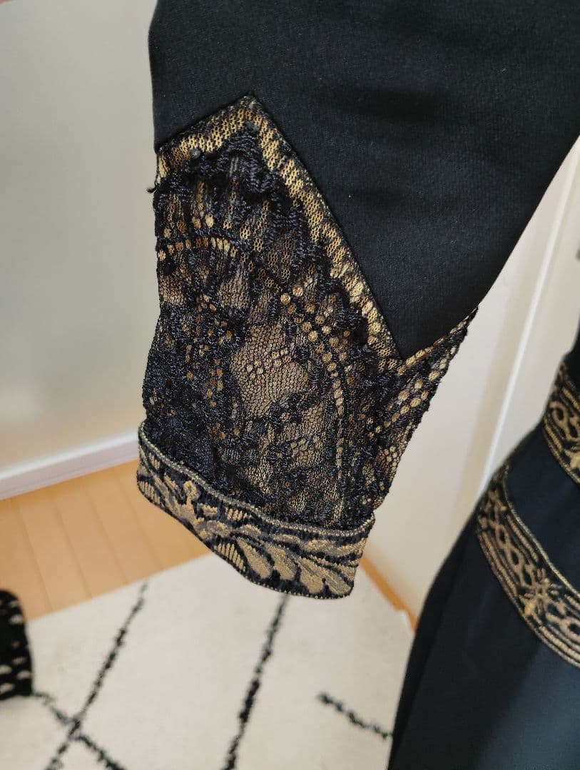 タダシショージレース装飾付き黒ロングドレス