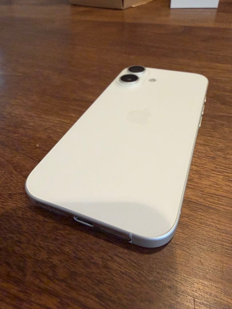 【美品】Apple iPhone 16 ホワイト 128GB アップルストアー