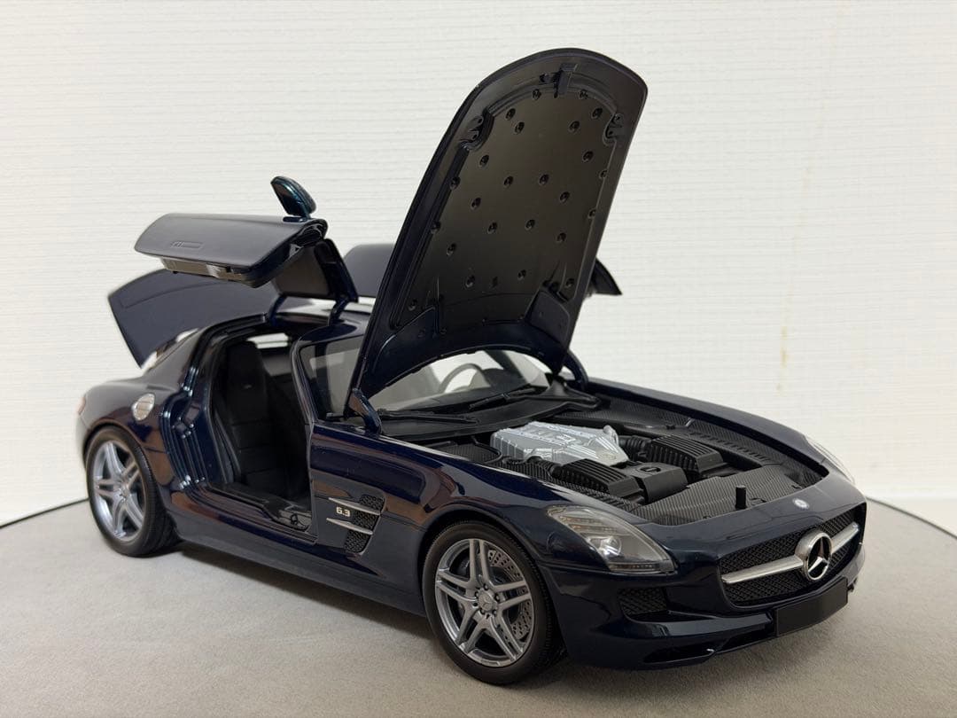 ミニカー Minichamps 1/18 Mercedes Benz SLS AMG