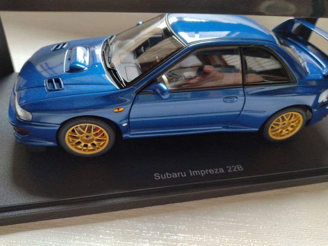 オートアート　1/18　スバル インプレッサ 22B STi バージョン
