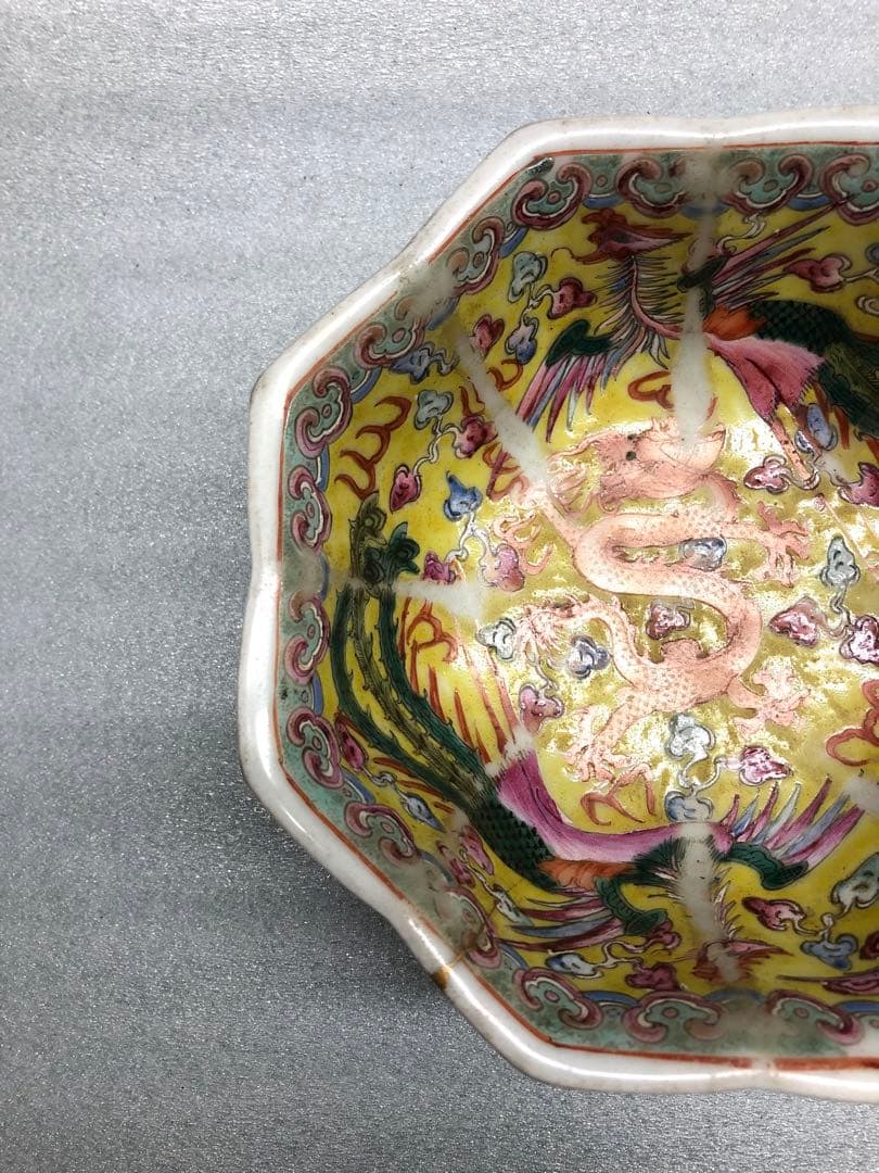 大清乾隆年製　色絵　龍鳳草花紋八角鉢