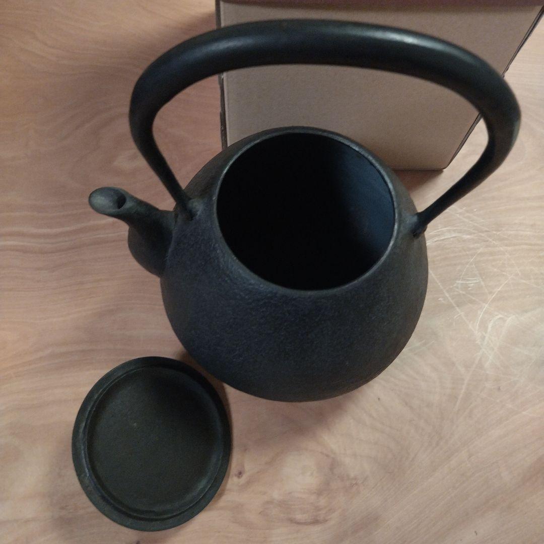 南部鉄器　釜定　鉄瓶（秋の実） （箱・説明書付き）