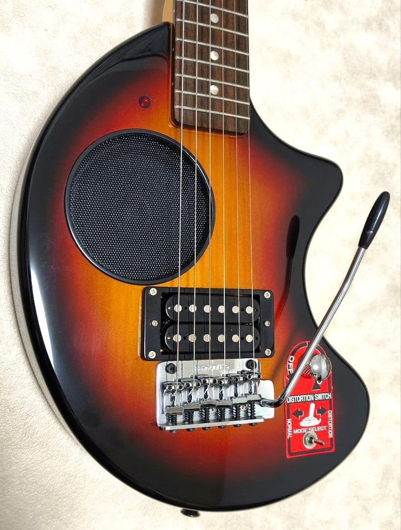 【新品同様】ZO-3 芸達者 3TS アンプ内蔵ミニギター 専用ケース付