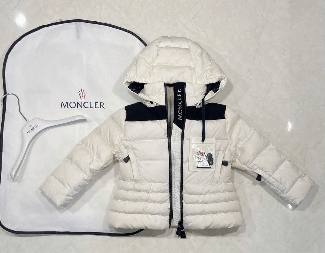 モンクレール　ダウンジャケット　キッズ
