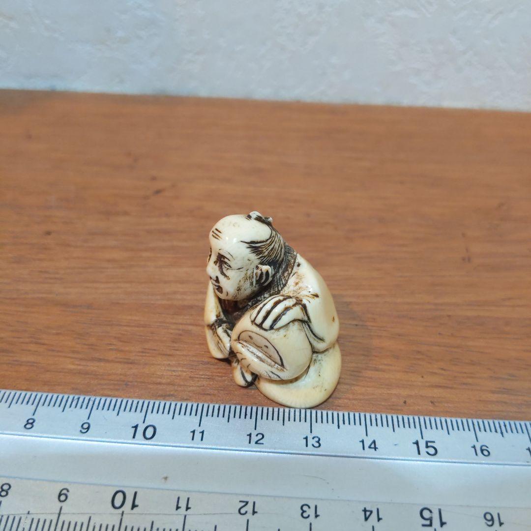 時代提げ物 人物根付 天然素材 在銘【翁と福だるま】高さ約2.9cm重さ約20ｇ