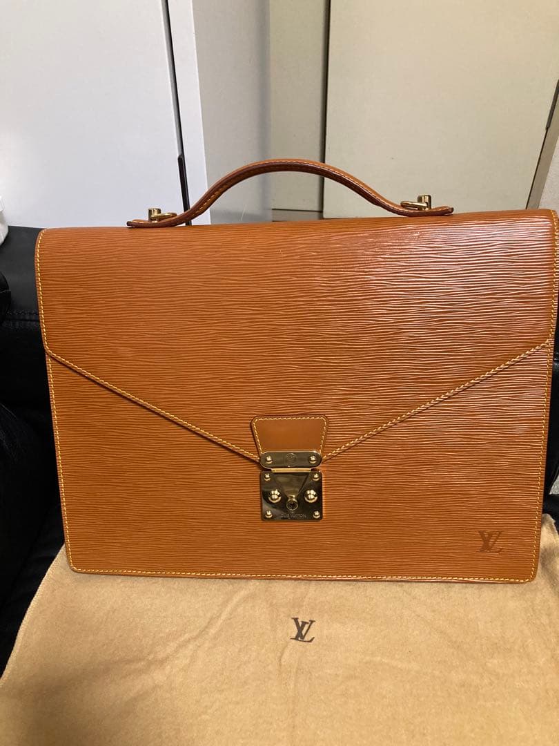 阿*鳥様 ルイヴィトン エピ ポルトドキュマン ビジネスバッグ ブリーフケース