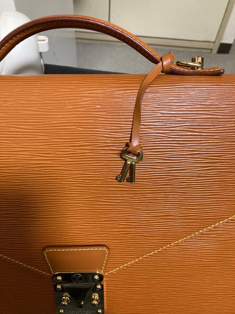 阿*鳥様 ルイヴィトン エピ ポルトドキュマン ビジネスバッグ ブリーフケース