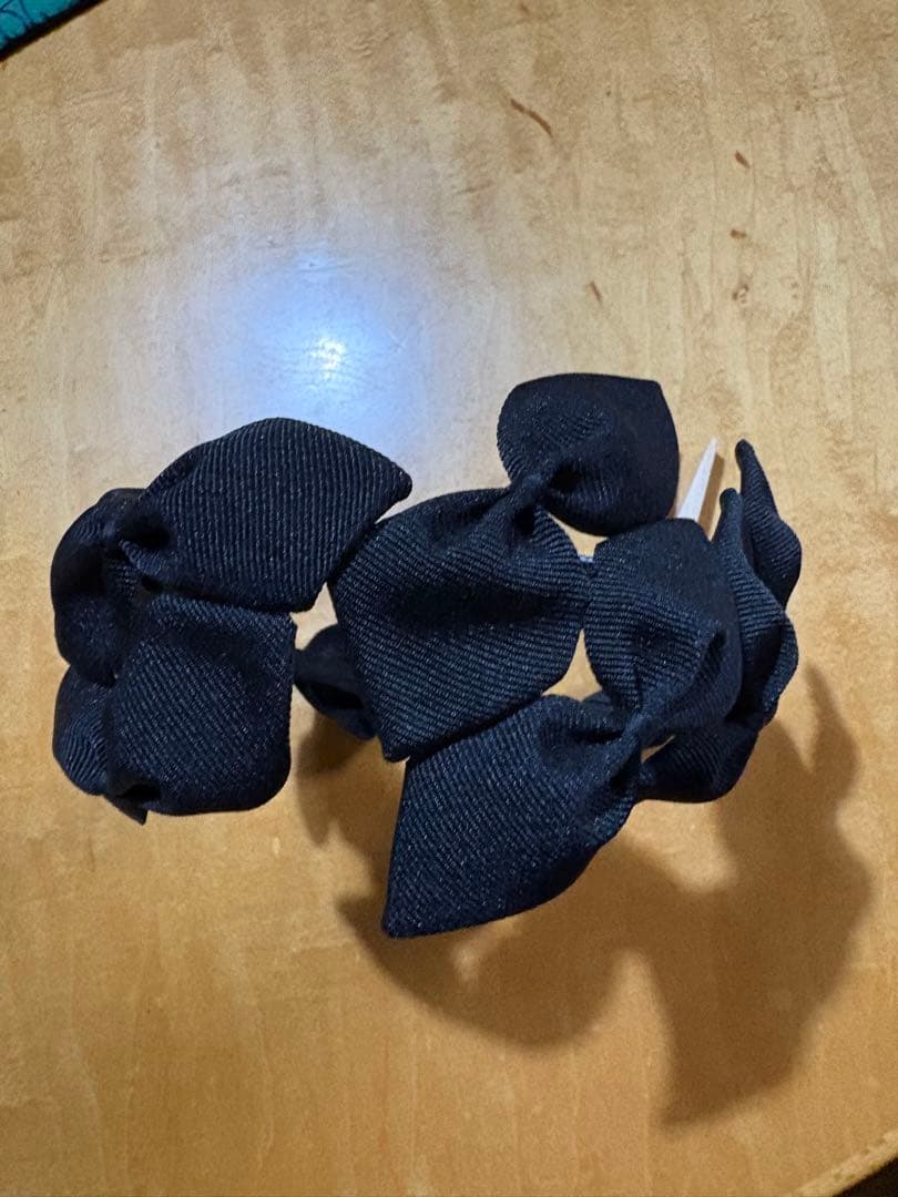 Jennifer Ouelletteブラック リボン カチューシャ