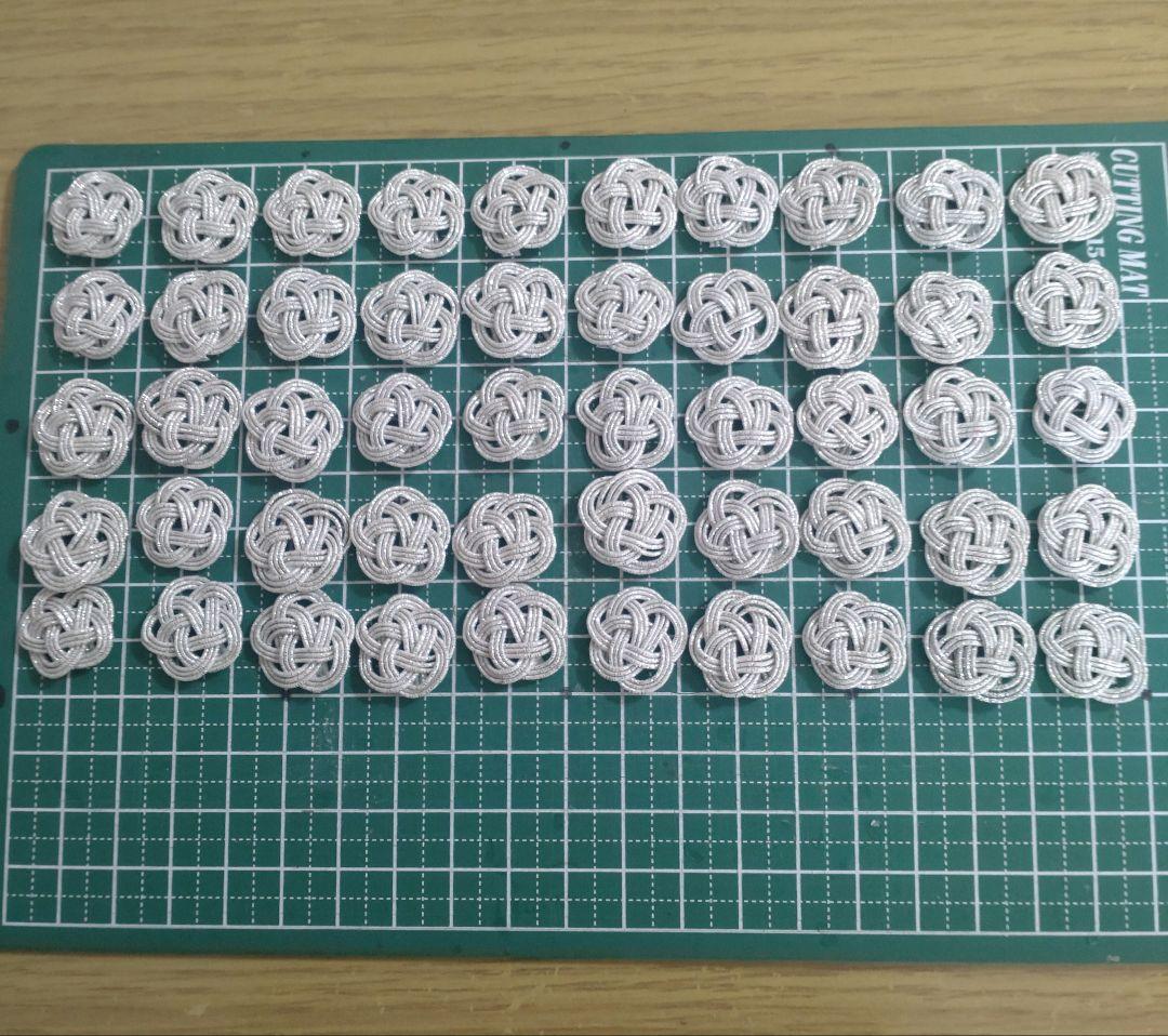 水引パーツ　梅結び　ゴールド300個　シルバー200個