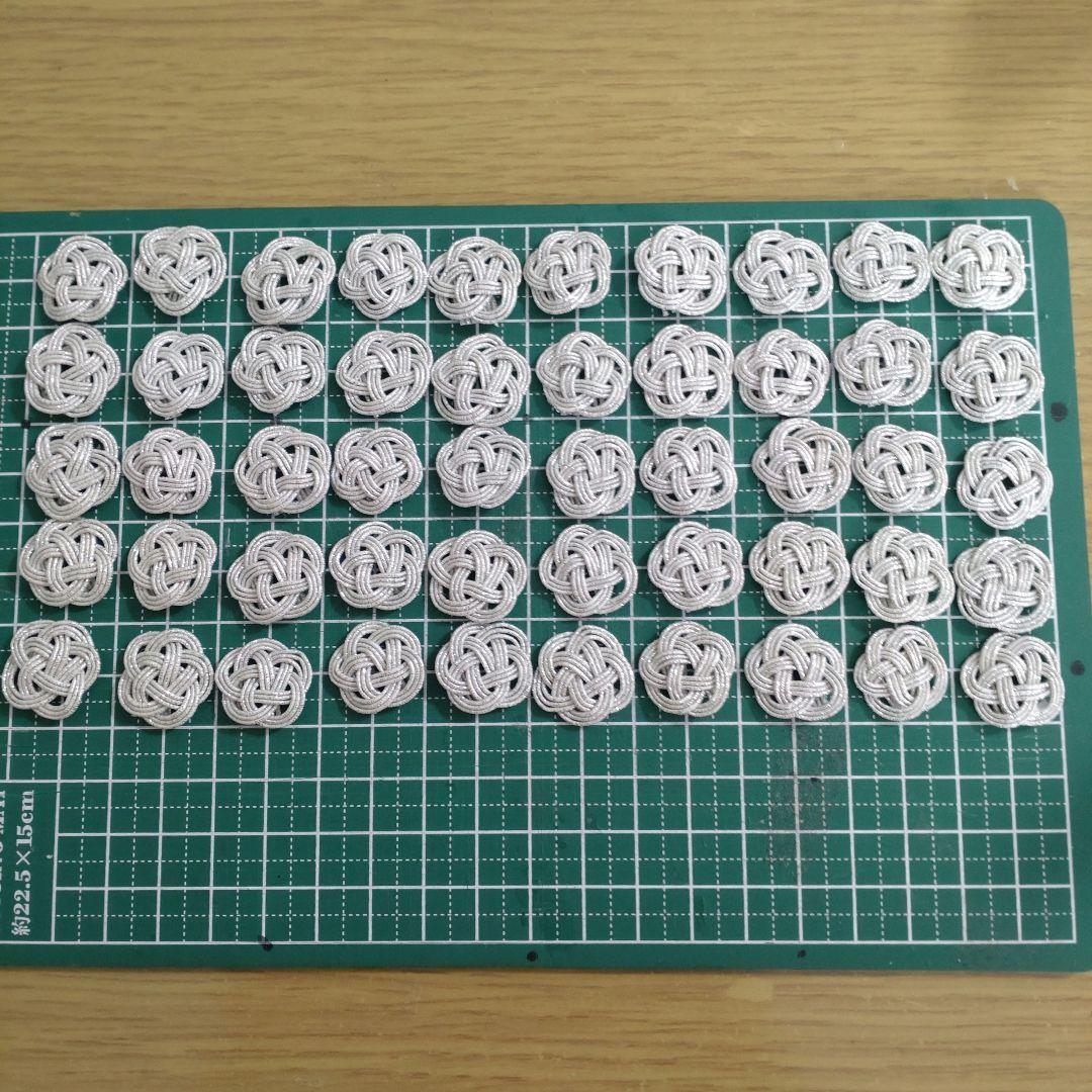 水引パーツ　梅結び　ゴールド300個　シルバー200個