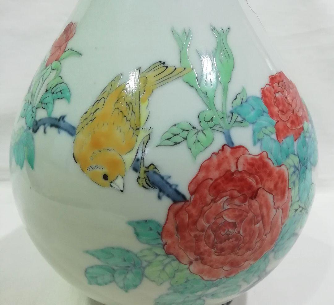 五代　佐藤走波の豪華な\"色絵花鳥文大花瓶\"です。
