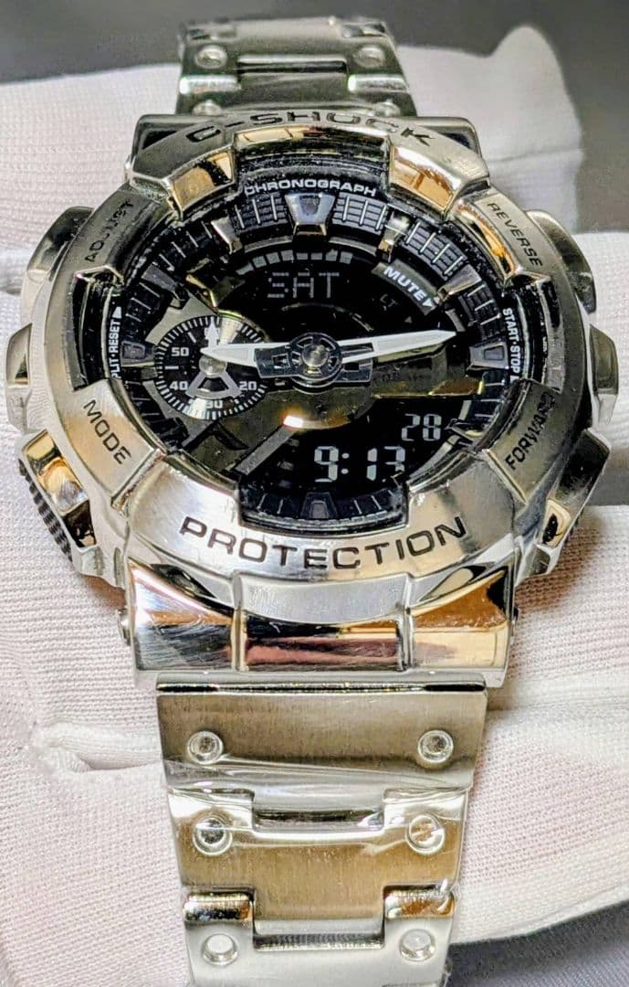 G-SHOCK GM-110 フルメタルカスタムシルバー/ブラック クロノグラフ
