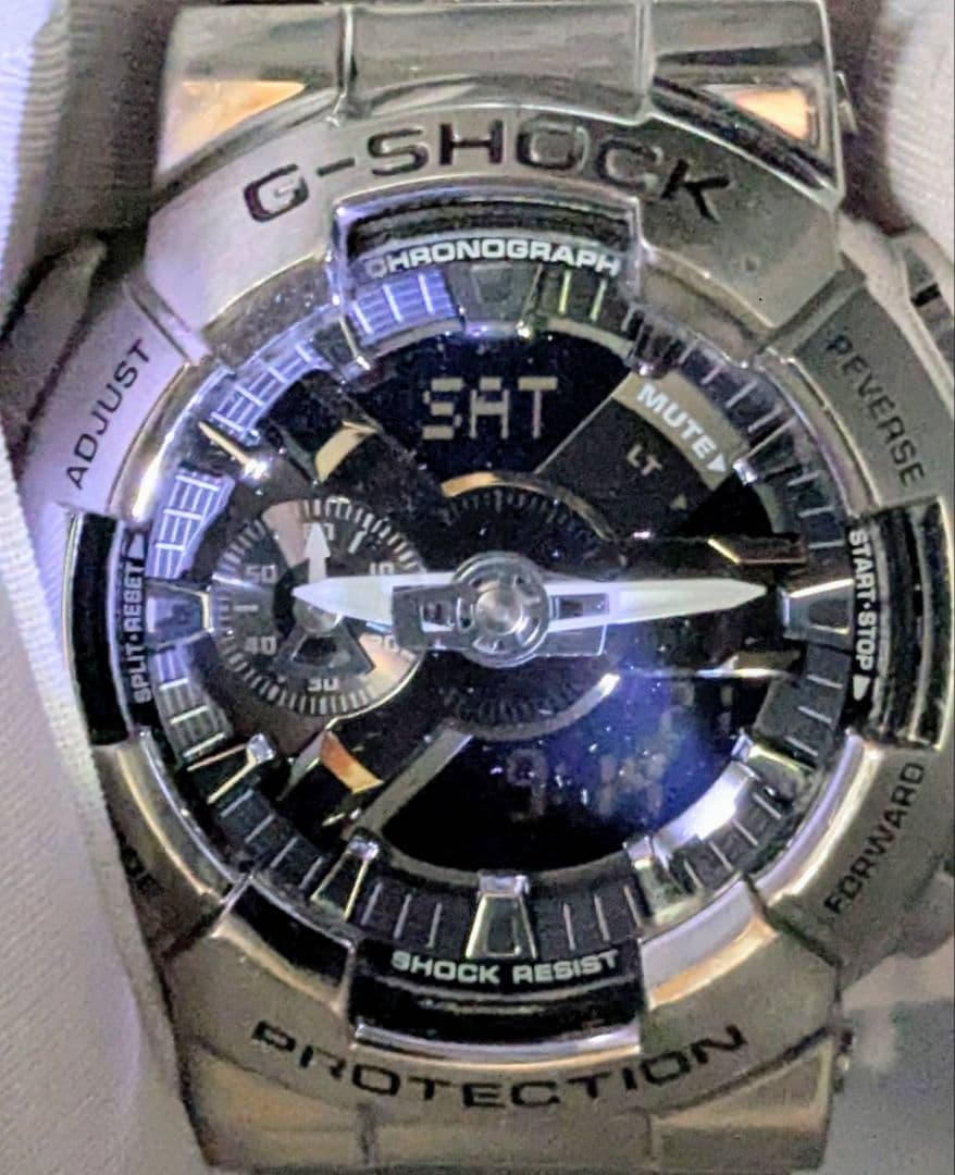 G-SHOCK GM-110 フルメタルカスタムシルバー/ブラック クロノグラフ