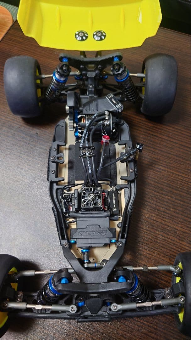 ASSOCIATED RC10 B7D車体のみ