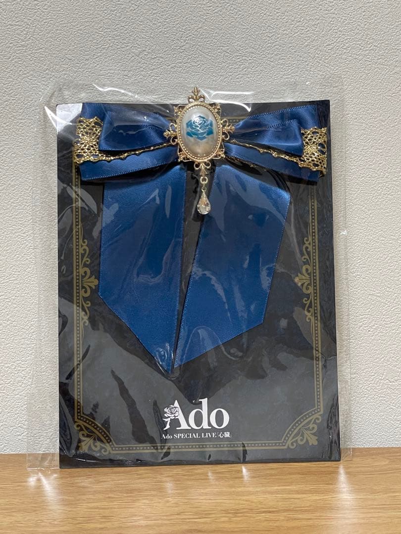 ado 心臓 ブローチ