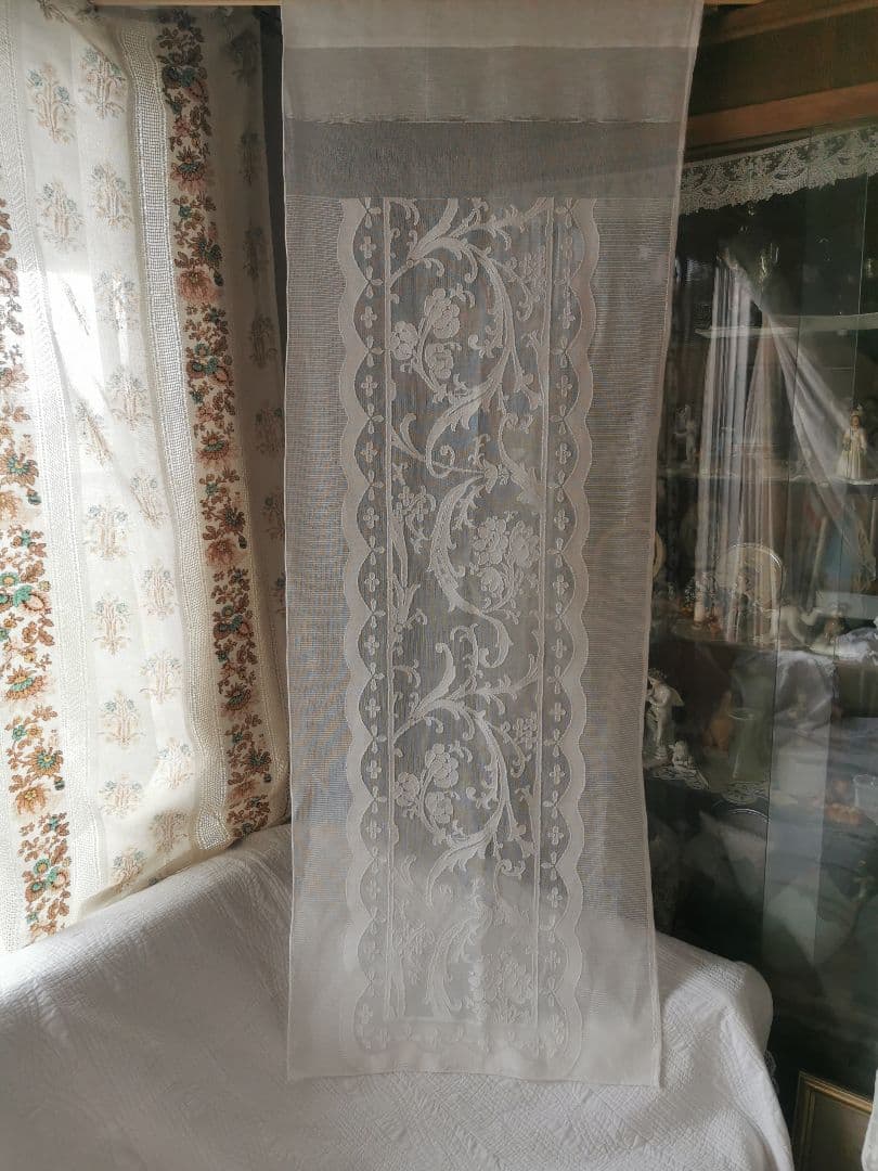 アンティーク マドラスレース アールヌーヴォーの花紋 細長いカーテンパネルクロス