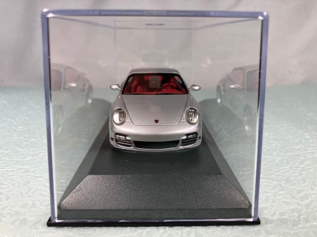 ディーラー特注ミニチャンプス　ポルシェ 911 turbo 991型2013年