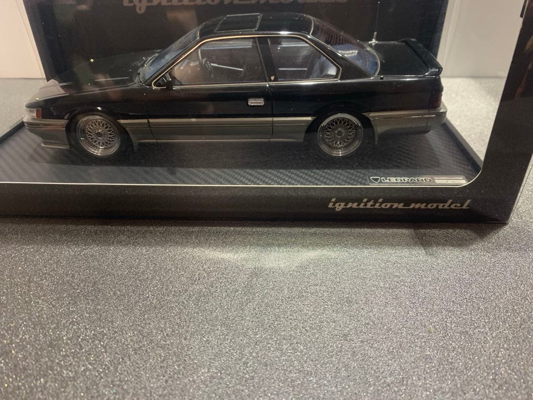 イグニッションモデル1/18 日産レパード前期3.0アルティマ(F31) 黒/銀